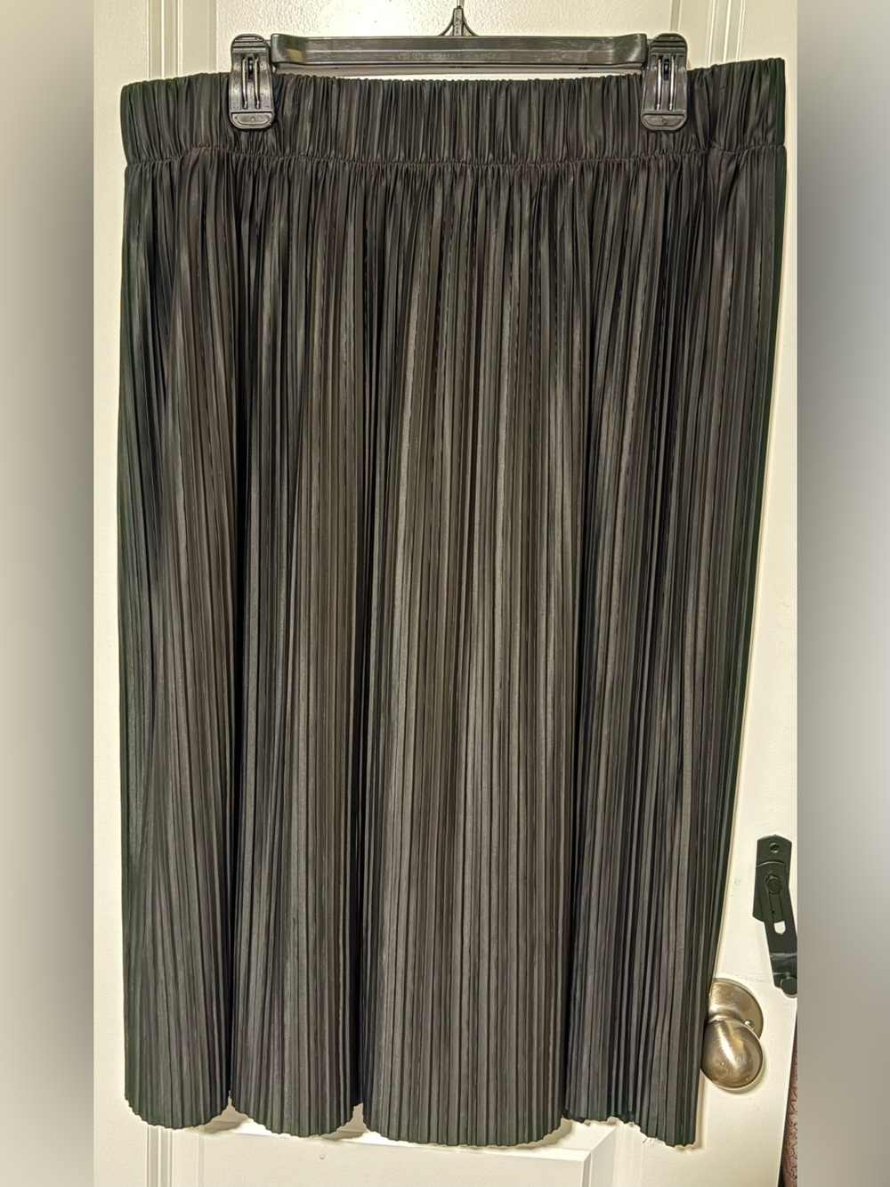 torrid Black Pleated Midi Skirt NWT